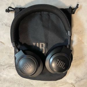 JBL Live660NC Headphones